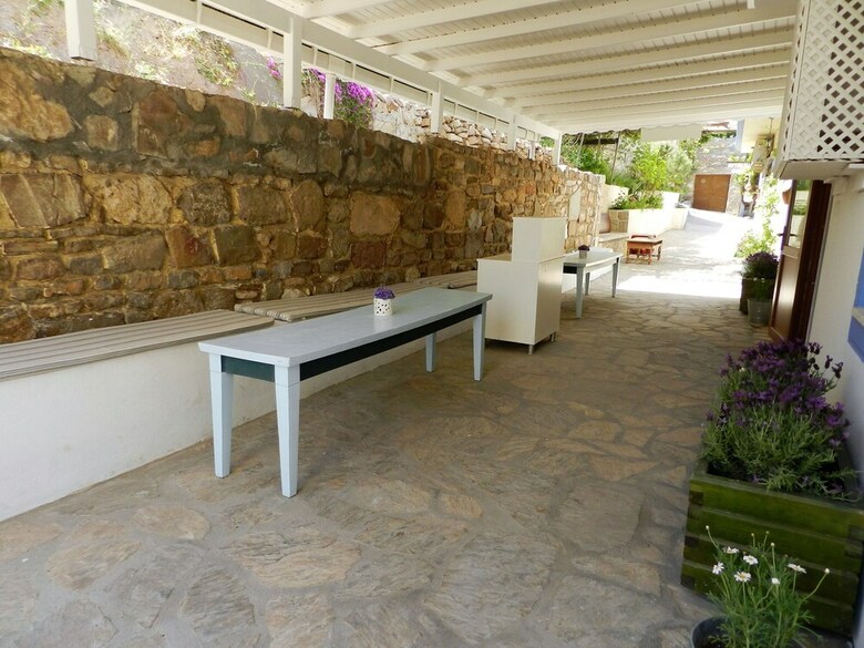 Ada Hotel