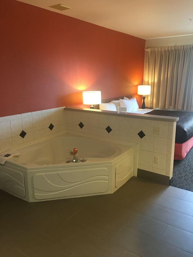 Hotel Americinn By Wyndham New Lisbon