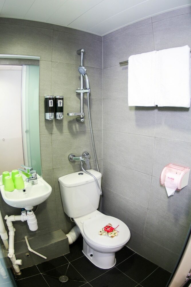 Hostal Eloginn - Fest @ Lucky House