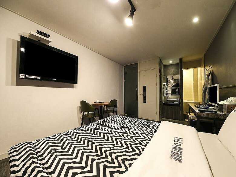 Fox Avenue Hotel