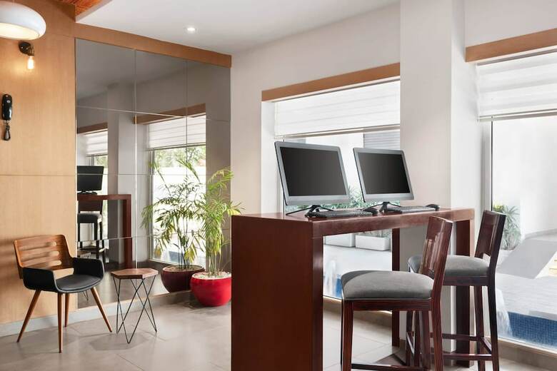 Hotel Howard Johnson By Wyndham Kolkata