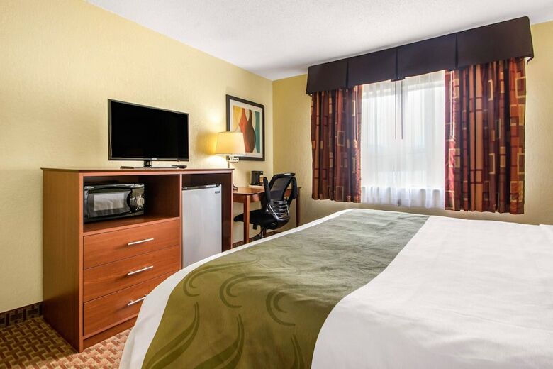 Hotel Quality Inn & Suites