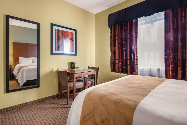 Hotel Quality Inn & Suites