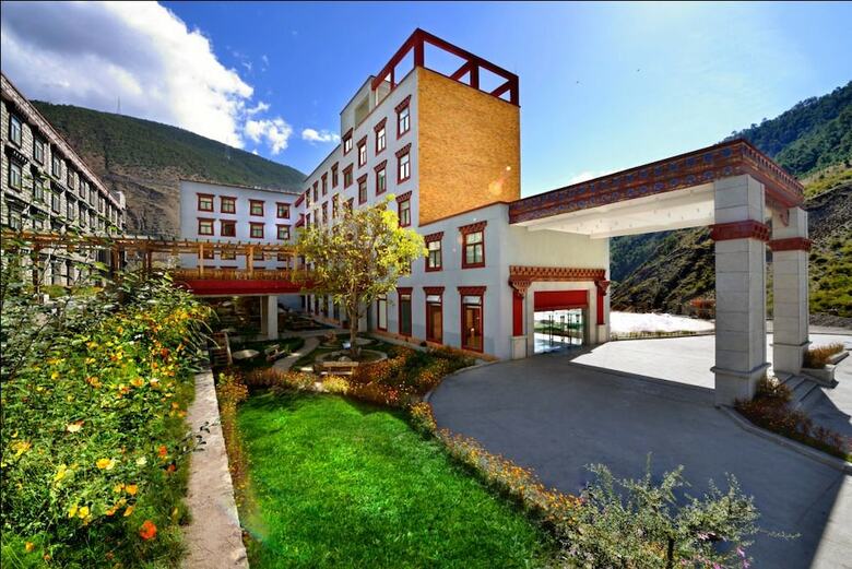 Hotel Ramada Encore Daocheng Yading