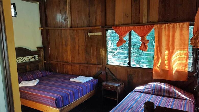 Hostal Portal De Champey