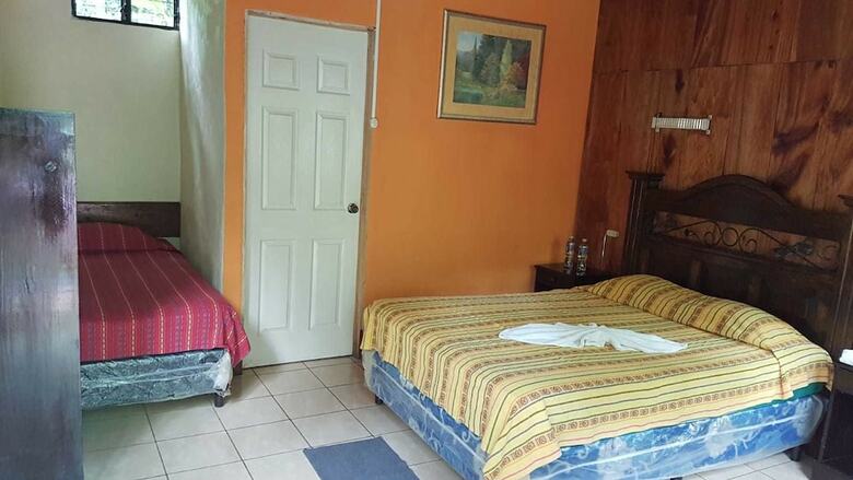 Hostal Portal De Champey