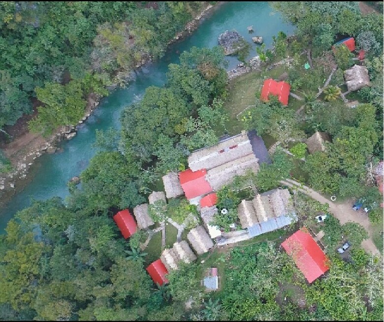 Hostal Portal De Champey