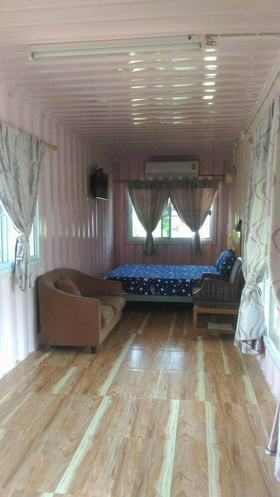 Hotel Baan Suan Chiva Saran