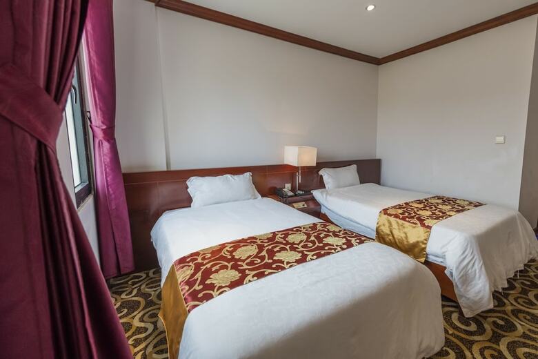 Hoang Trung Co To Hotel