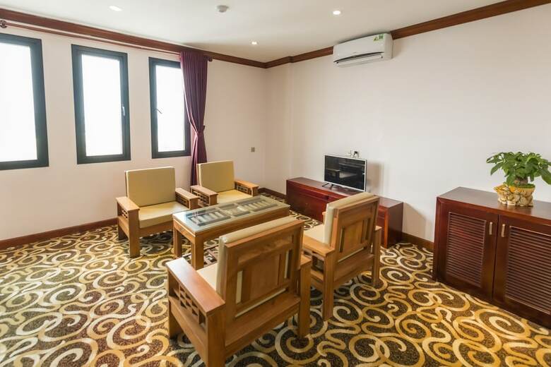 Hoang Trung Co To Hotel