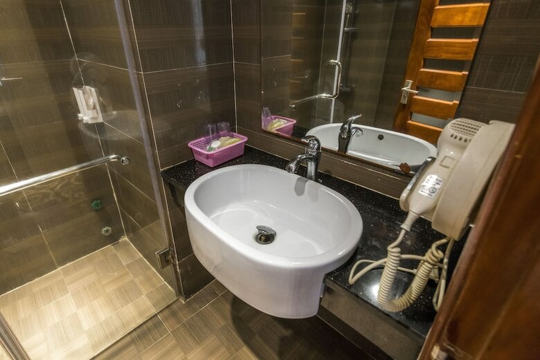 Hoang Trung Co To Hotel