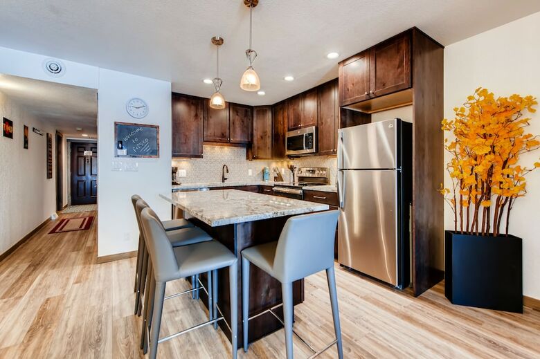 Mountainside Condominiums By Crmr