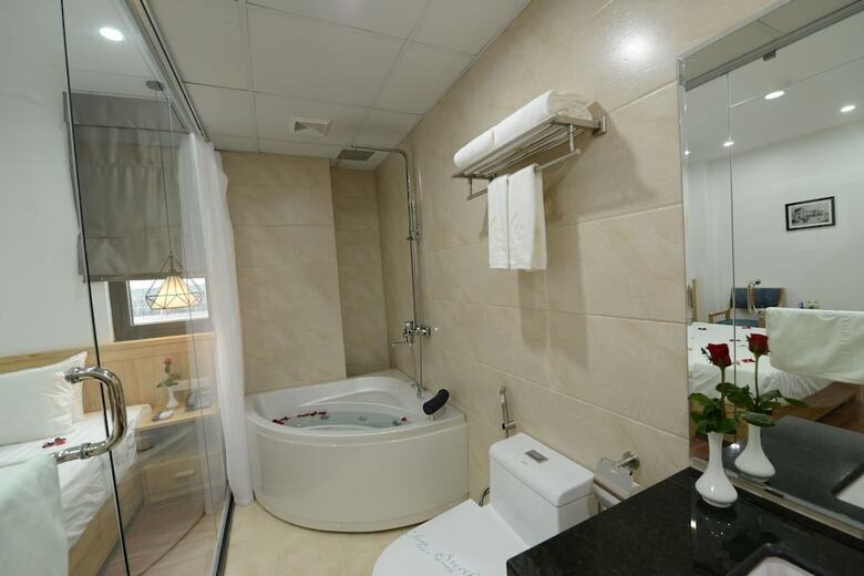 Blue Hanoi Inn City Hotel