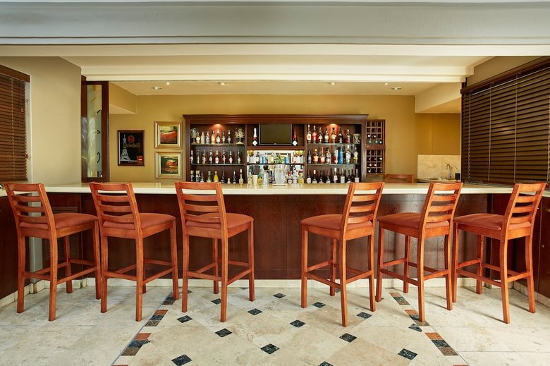 Hotel Stayeasy Century City