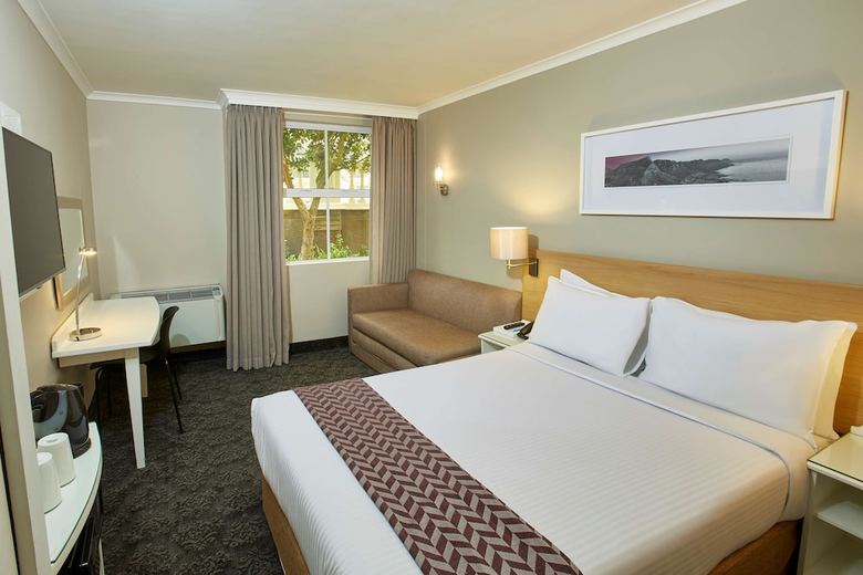 Hotel Stayeasy Century City