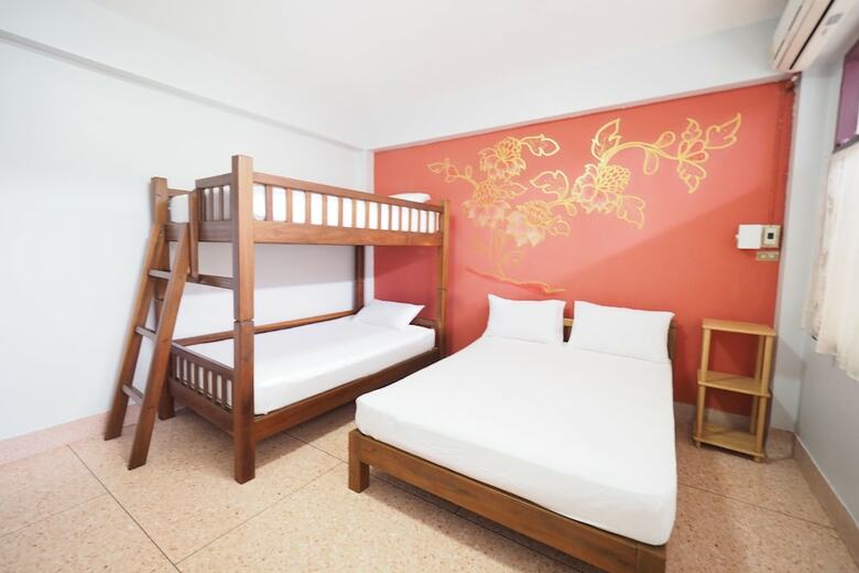 Hotel No.7 Guest House