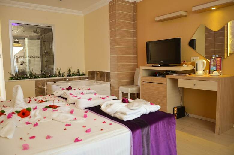 Dora Beach Hotel