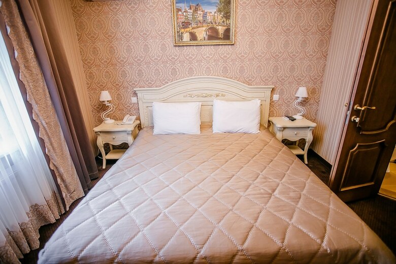 Aristocrat Hotel