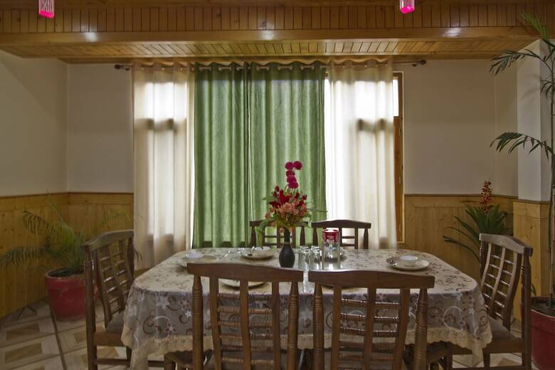 Hotel Oyo 8866 Mountain Face Cottage