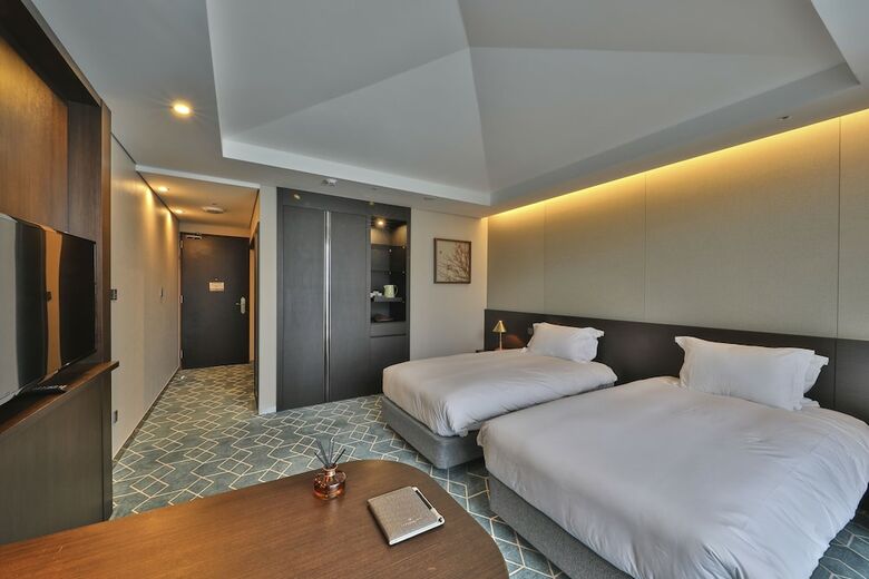 Camphortree Hotel & Resort