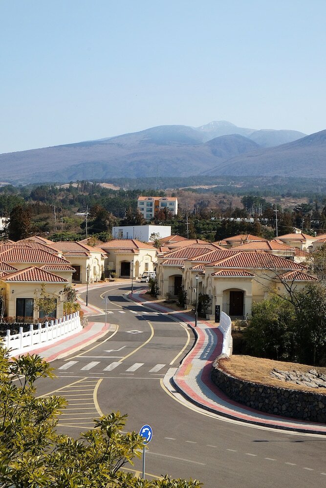 Camphortree Hotel & Resort