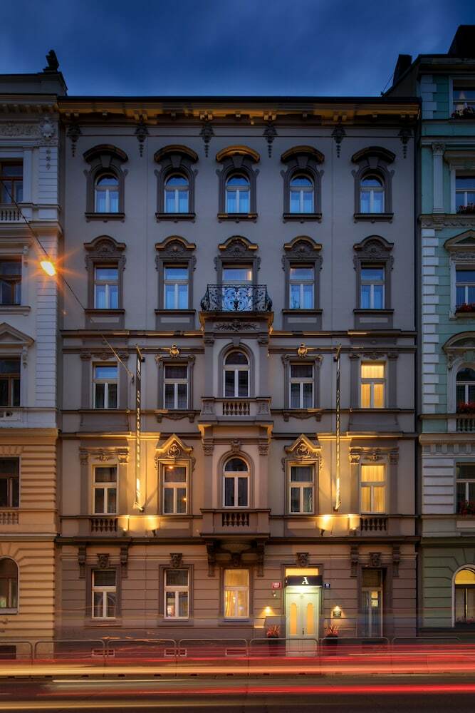 Hotel Avenue Legerova 19