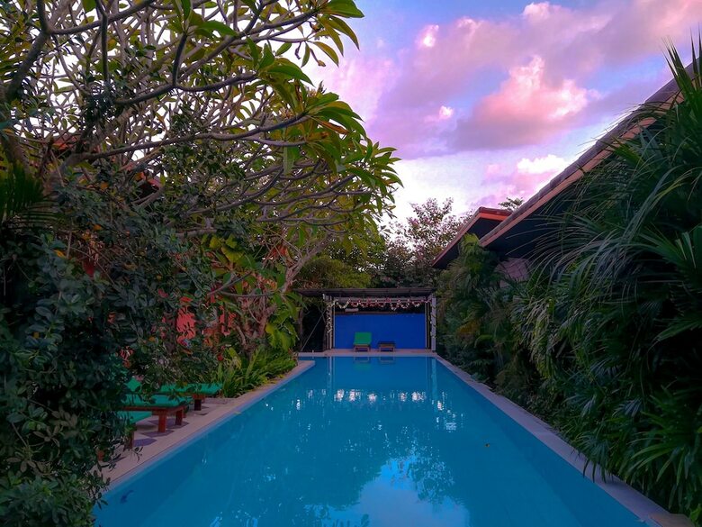 Hotel 2 Home Resort