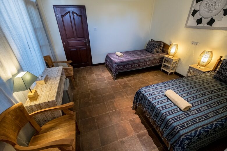Hotel Easy Surf Camp