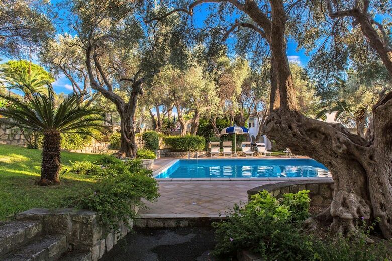 Posada Hotel La Castellana