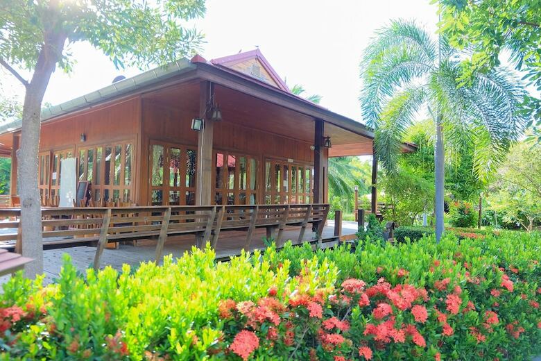 Hotel Naya Resort
