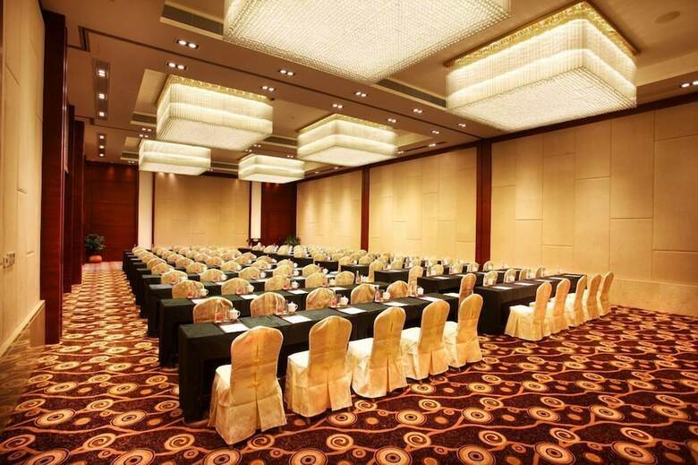 Sanya Seacube Holiday Hotel