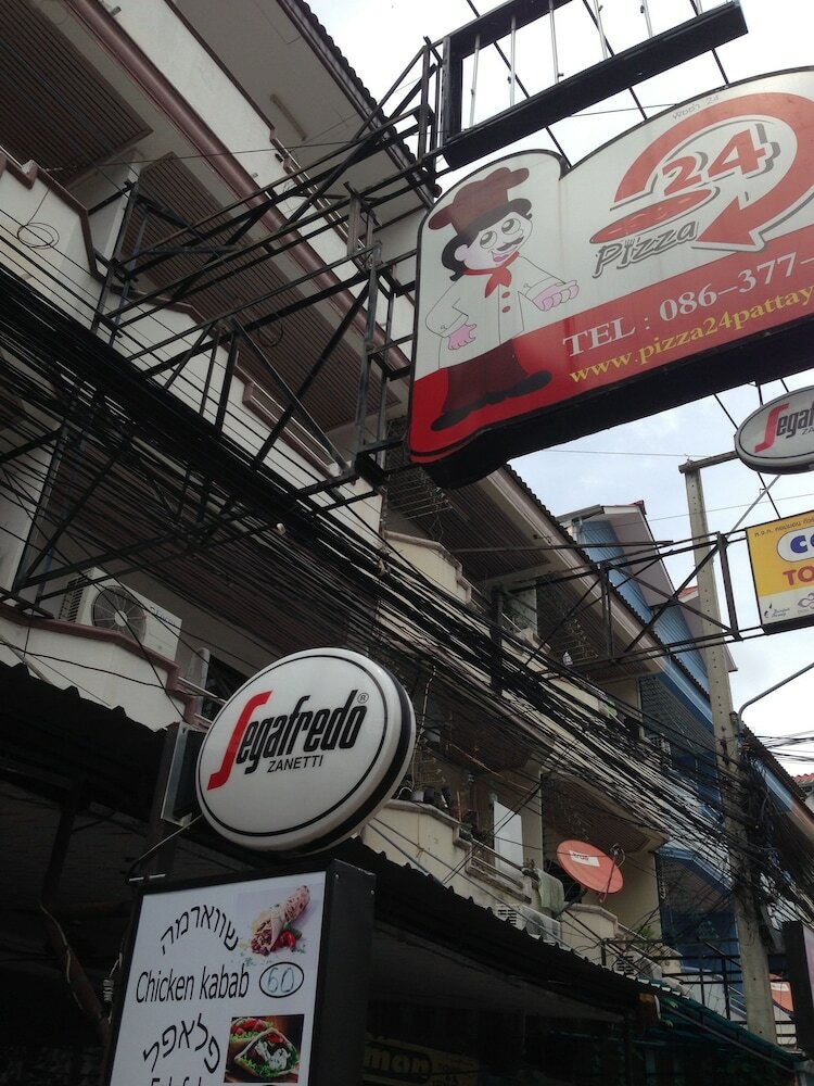 Hotel Pizza 24 Guesthouse