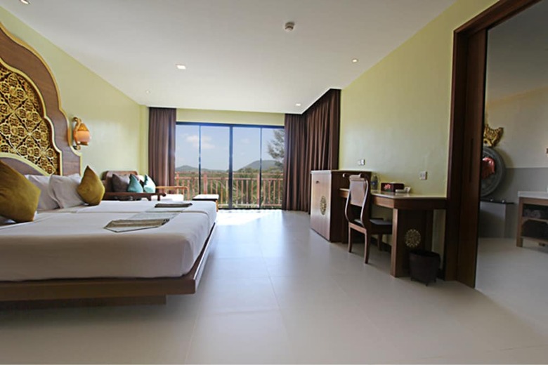 Hotel Maikhao Palm Beach Resort