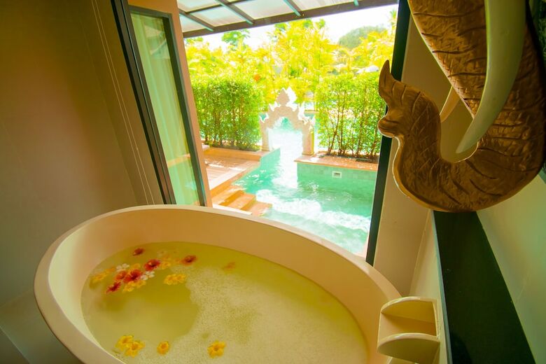 Hotel Maikhao Palm Beach Resort