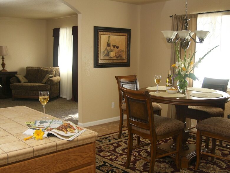 Bed & Breakfast Cottages On Armstrong