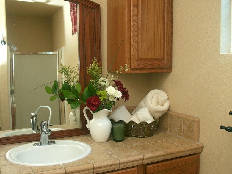 Bed & Breakfast Cottages On Armstrong