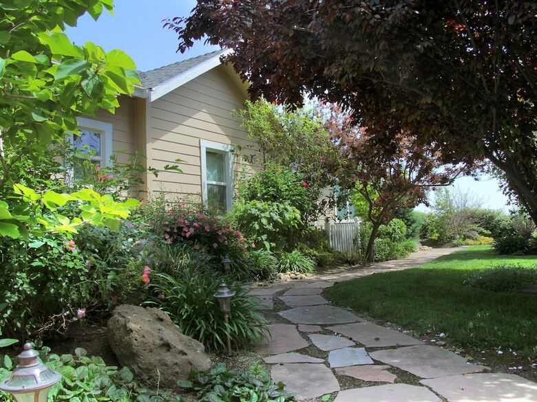 Bed & Breakfast Cottages On Armstrong