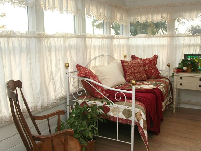 Bed & Breakfast Cottages On Armstrong