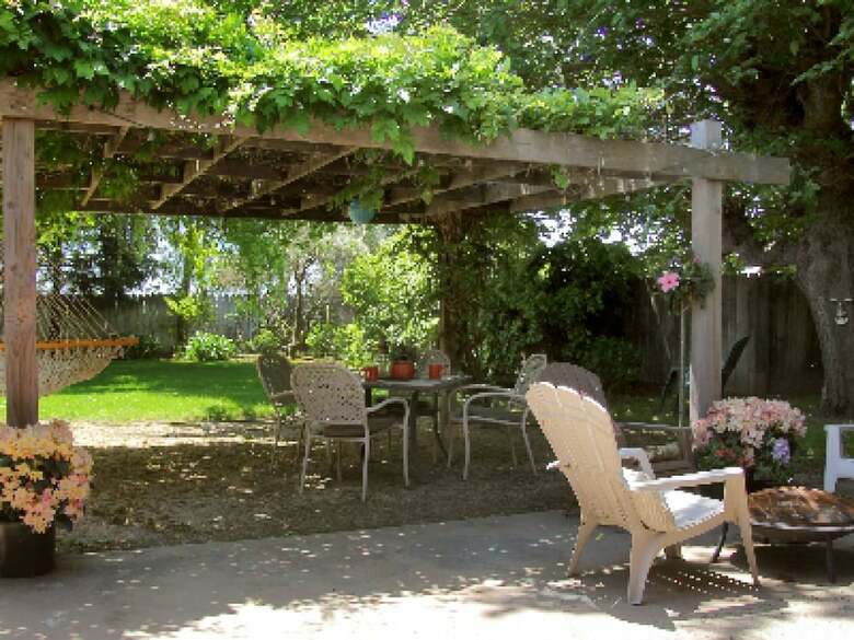 Bed & Breakfast Cottages On Armstrong