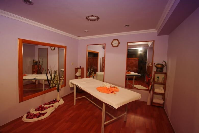 Sea Breeze Hotel & Apartments