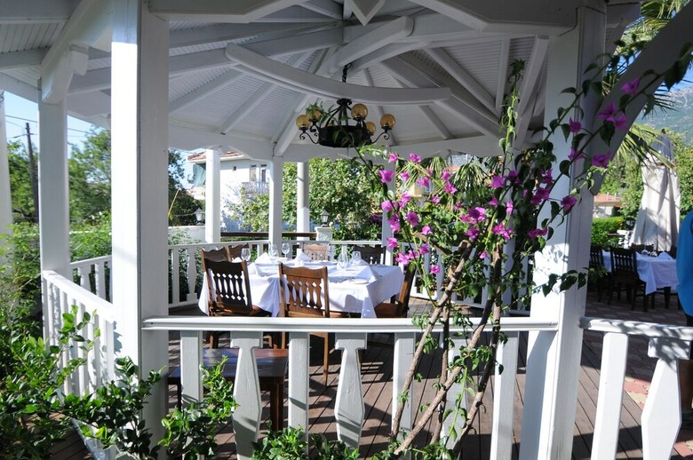 Sea Breeze Hotel & Apartments