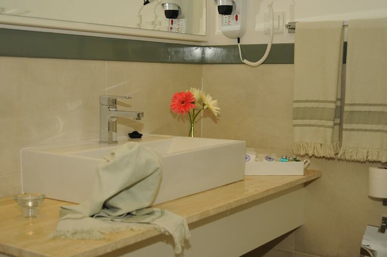 Sea Breeze Hotel & Apartments