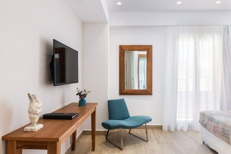 Hotel Avra Apartments Venetian Harbour