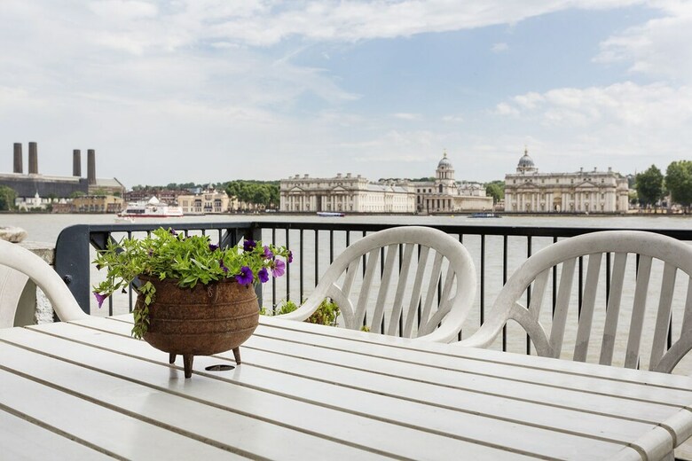 Veeve - Award-winning Waterside