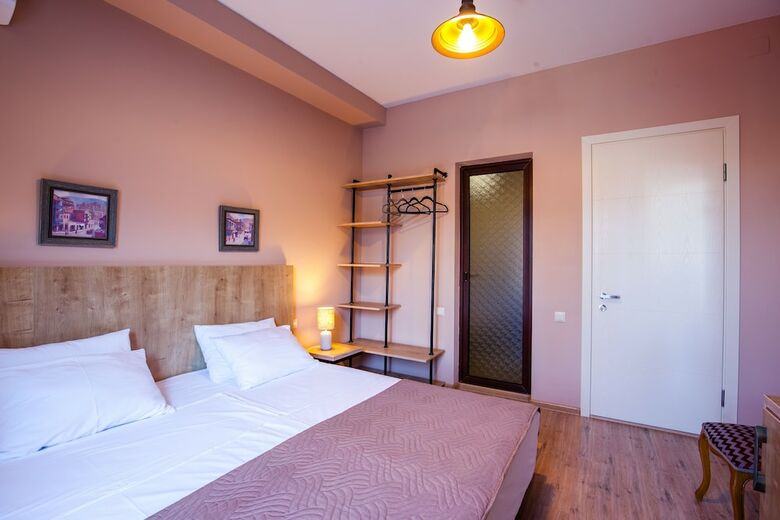 Hotel N16