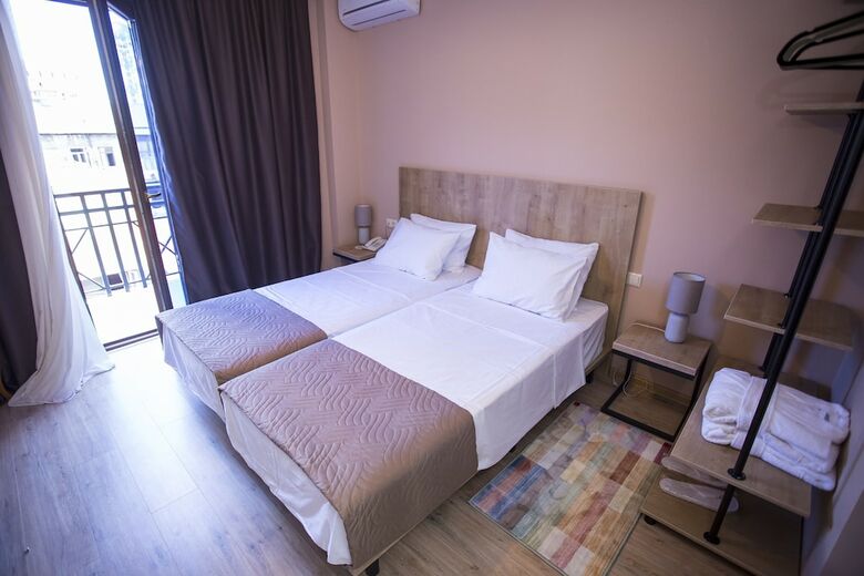 Hotel N16