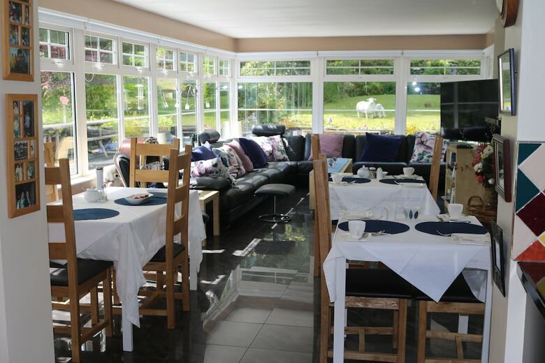 Five Oaks Bed & Breakfast