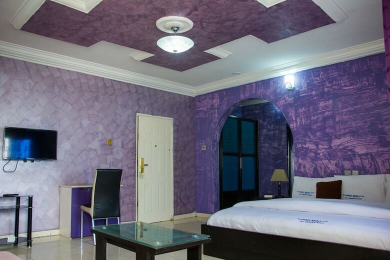 Bluenest Hotel