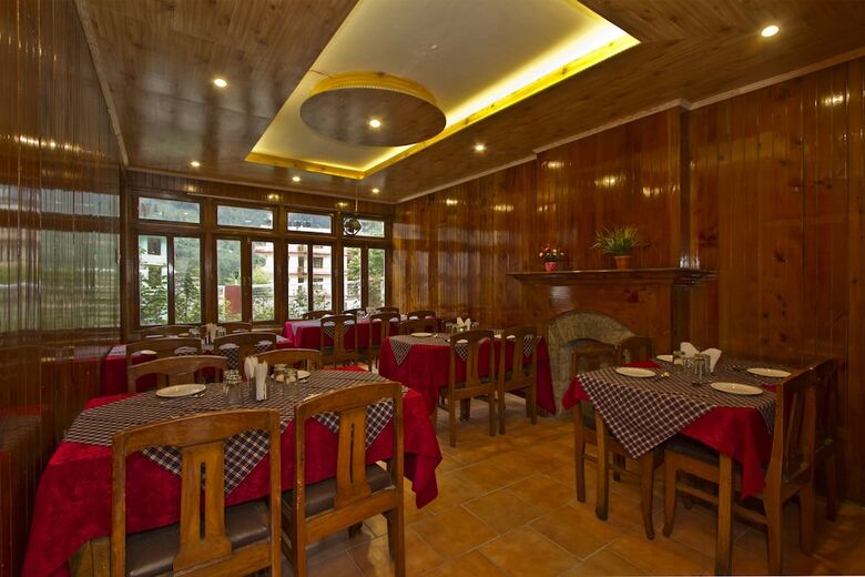 Oyo 8895 Hotel Pine Grove