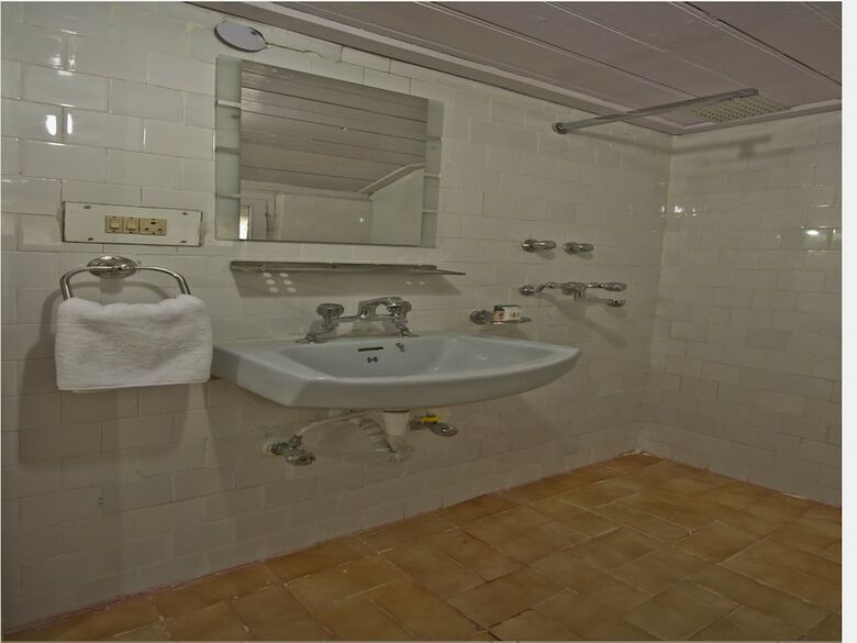 Oyo 8895 Hotel Pine Grove